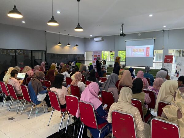 Tingkatkan Kapasitas Digital UMKM Perempuan, Indigo dan Komunitas Usaha Perempuan Adakan Workshop AI dan Media Sosial