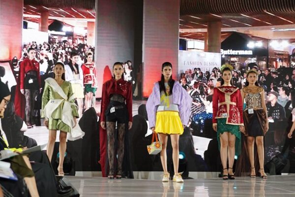 Mahasiswa Fashion Program School of Design BINUS University Berhasil Raih Penghargaan di Grand Final Fashion Design Contest YouC1000