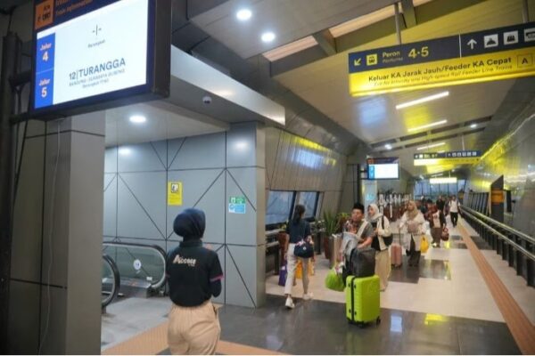 KAI Daop 1 Jakarta Ajak Pelanggan Manfaatkan Face Recognition Gate untuk Boarding