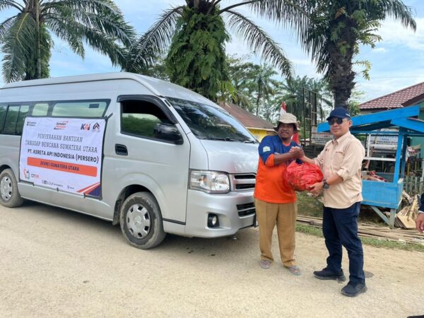 KAI Divre I Sumut Rangkul Penyintas Banjir Aceh Tamiang dan Langsa Melalui Penyaluran Bantuan 498 Paket Sembako
