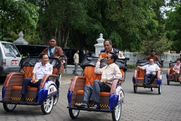 KAI Salurkan Bantuan CSR Becak Listrik kepada Pemerintah Daerah DIY Dukung Ekosistem Transportasi Ramah Lingkungan