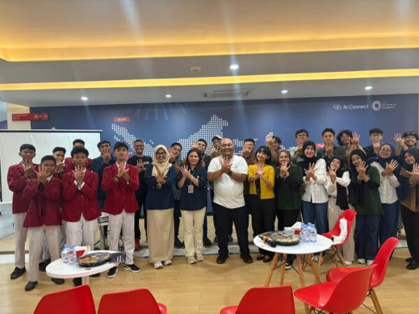 Telkom Perkuat Implementasi AI Melalui Kunjungan Direksi dan Dewan Komisaris ke Telkom AI Center of Excellence Malang