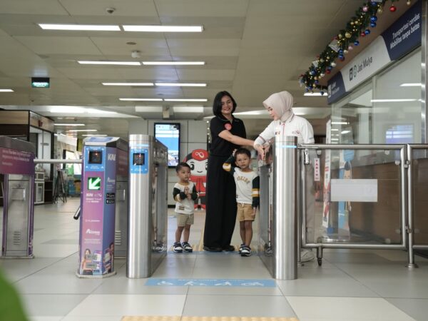 KAI Perluas Pin Prioritas LRT Jabodebek Mulai 2026, Atur Penggunaan Kursi di Jam Padat