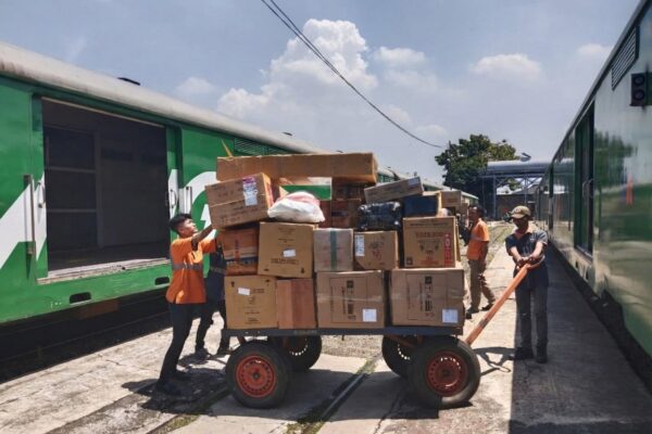 KAI Daop 2 Bandung Angkut 481ribu Kg Barang Hantaran Selama Angkutan Nataru 2025/2026