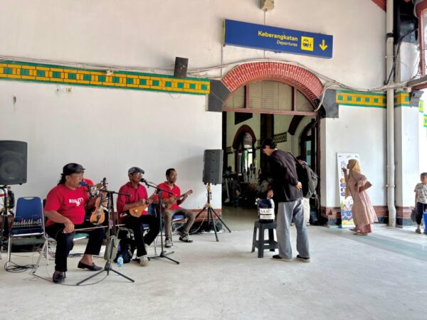Melalui Musik dan Area Bermain Anak, KAI Daop 4 Hadirkan Pengalaman Naik KA yang Menyenangkan saat Libur Nataru 2025/2026 di Stasiun Semarang Tawang