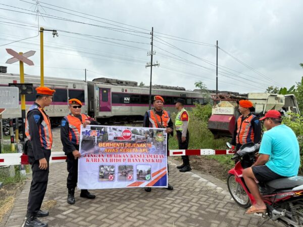 Serius Tekan Kecelakaan, KAI Daop 7 Madiun Lakukan 115 Sosialisasi Keselamatan Perlintasan Sepanjang 2025