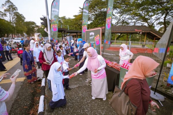 Gardenia Bawa Senyuman pada Hari Pertama Persekolahan 2026 dengan Snek Enak Squiggles