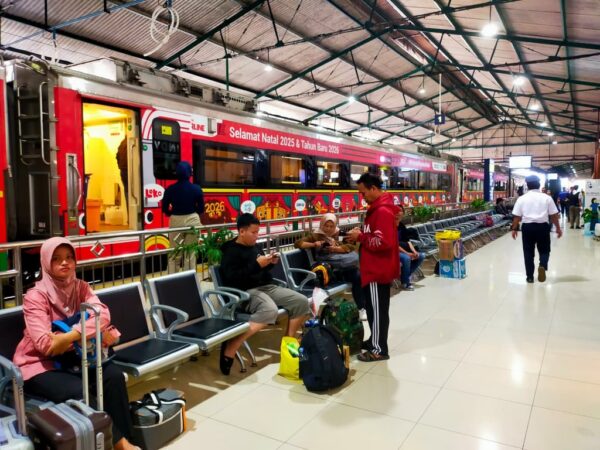 Jelang Berakhirnya Libur Nataru 2025/2026, Mobilitas Penumpang KA di Daop 7 Madiun Tetap Tinggi Stasiun Madiun, Kediri, Jombang, Blitar, dan Tulungagung Jadi Titik Favorit Arus Balik