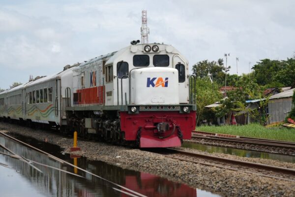Normalisasi Jalur Pekalongan – Sragi yang Terdampak Banjir Terus Dilakukan, KA Berjalan 40 Kpj dan Tidak Ada Pembatalan Perjalanan