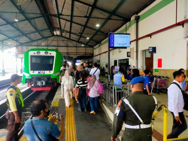 Lonjakan Penumpang KA Lokal Bias Tembus 148 Persen Saat Nataru, Bukti Kereta–Bandara Jadi Andalan Mobilitas Publik