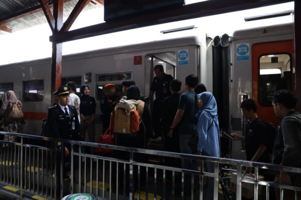 Penjualan Tiket KA Jarak Jauh Lebaran 2026 dari Daop 2 Bandung Diminati Masyarakat