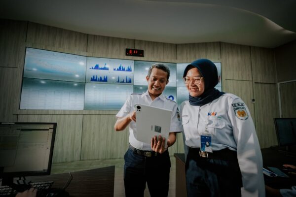 Pantau Kelancaran Pelayanan Selama Masa Nataru, KAI Services Andalkan Unit Command Center