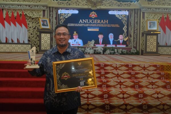 KAI Divre III Palembang Meraih Predikat Badan Publik Informatif Pada Anugerah Keterbukaan Informasi Publik Sumatera Selatan