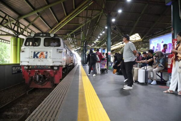 Pemesanan Tiket H-1 Lebaran Tembus 22.494, KAI Daop 1 Jakarta Ajak Masyarakat Mudik Lebih Awal