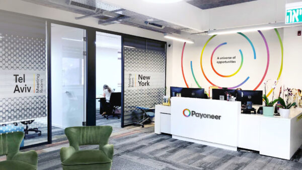 What are cross-border payments? How B2B businesses can use Payoneer for global transactions