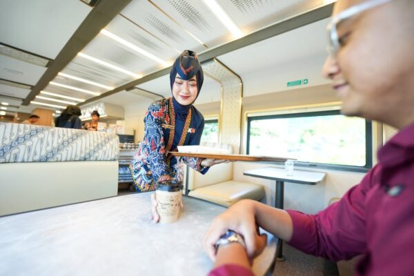 Selama Bulan Ramadhan, Kuliner Kereta Siapkan Menu Takjil untuk Penumpang Kereta Api