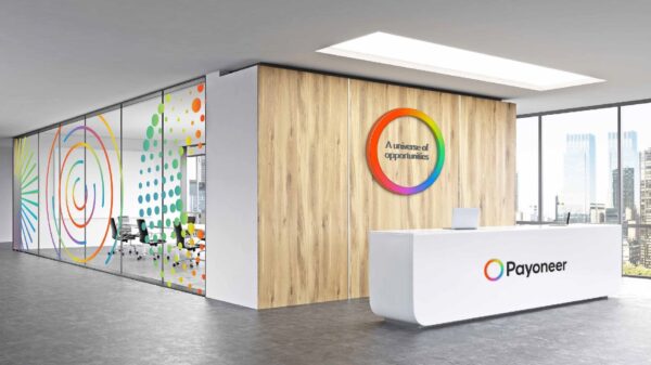 What are cross-border payments?  How B2B businesses can use Payoneer for global transactions