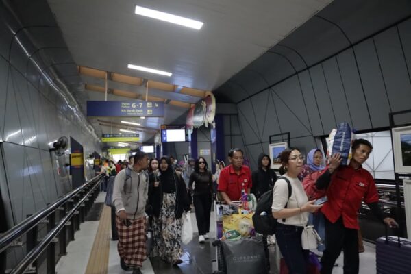 Dua Hari Pasca Idul Fitri 1447 H, Volume Penumpang KA di Daop 2 Bandung Masih Tinggi