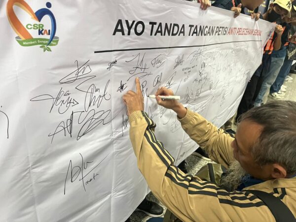 KAI Daop 1 Jakarta Gandeng Komunitas Sadululur Sepoor Gelar Kampanye Anti Pelecehan Seksual di Stasiun Manggarai